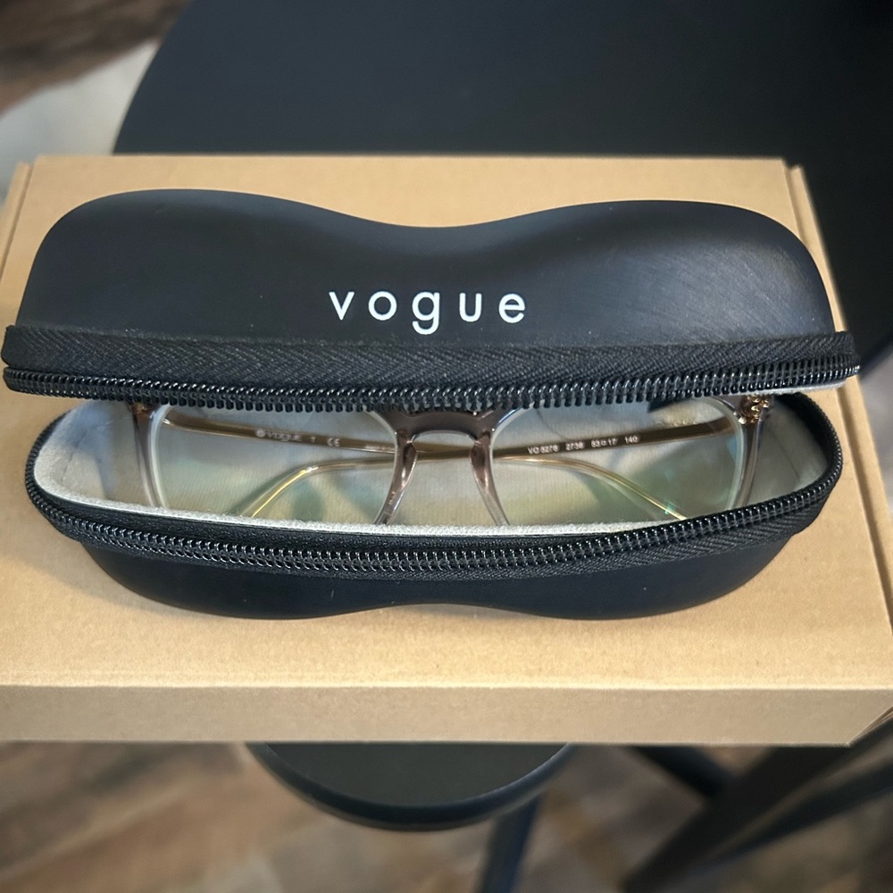 Women’s Vogue Gradient Brown and Crystal glasses (53-17-140) with case.